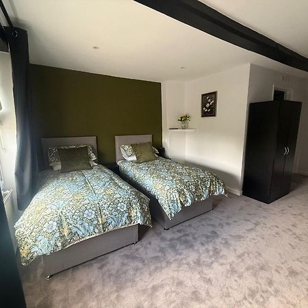 The White Hart Hotel Atworth Kültér fotó