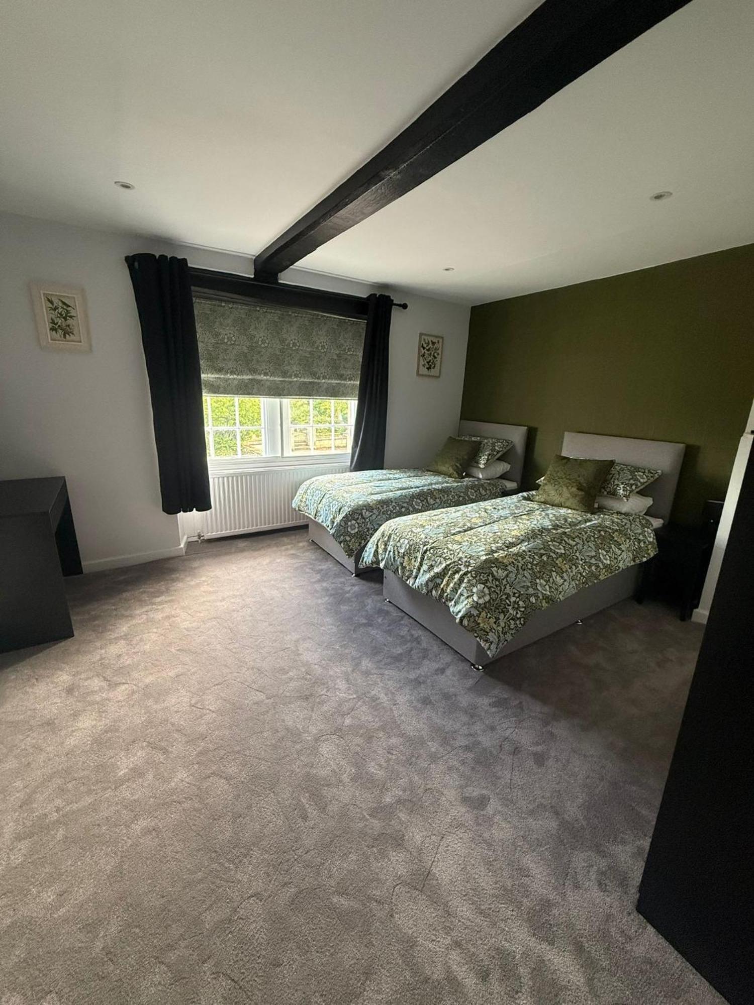 The White Hart Hotel Atworth Kültér fotó